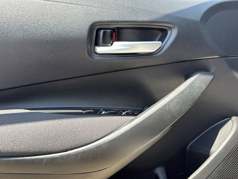 Used 2020 Toyota Corolla LE FWD image 12