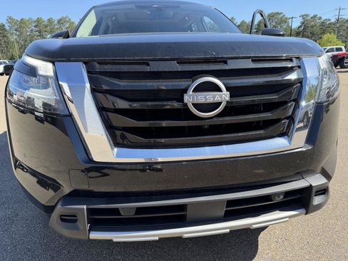 Used 2023 Nissan Pathfinder Platinum w/ Cargo Package AWD/4WD image 24