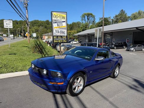 Used 2005 Ford Mustang GT RWD image 2