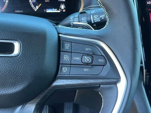 Used 2024 Jeep Grand Cherokee Limited image 13