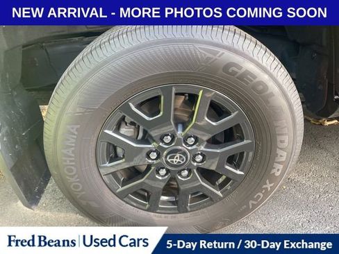 Used 2025 Toyota 4Runner SR5 AWD/4WD image 15