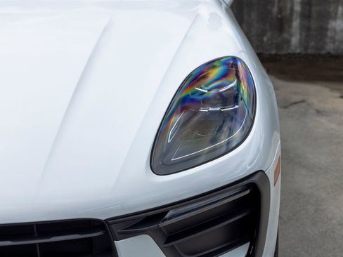 Certified 2025 Porsche Macan AWD/4WD image 16