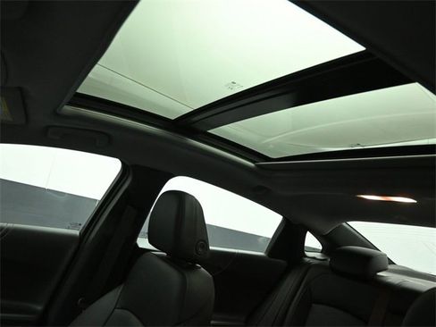 Used 2018 Chevrolet Malibu Premier w/ Premier Sun and Wheel Package image 11