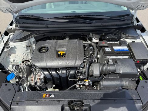 Used 2020 Hyundai Elantra Limited image 21