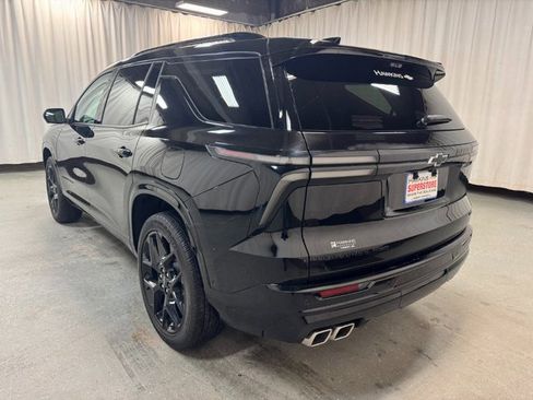 Used 2025 Chevrolet Traverse RS image 6