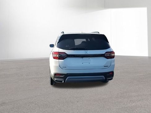 New 2025 Honda Pilot Touring image 8