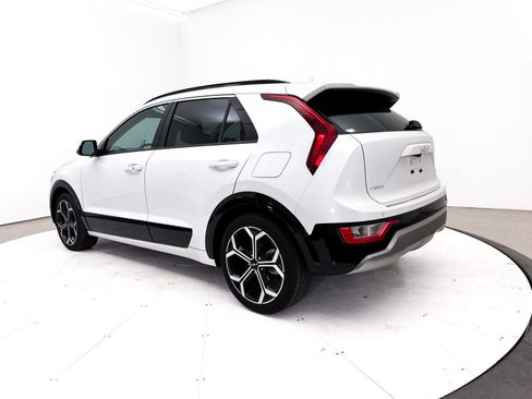 Used 2023 Kia Niro EX Touring FWD image 16