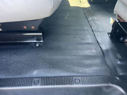 Used 2011 Ford E-350 and Econoline 350 XL w/ PWR Windows & Locks Group image 9