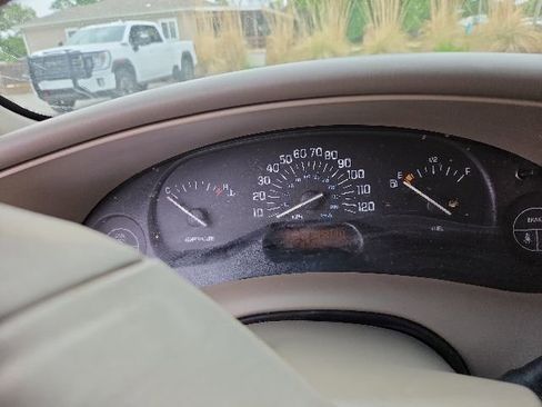 Used 2002 Buick Century Custom w/ Custom Premium Pkg FWD image 12