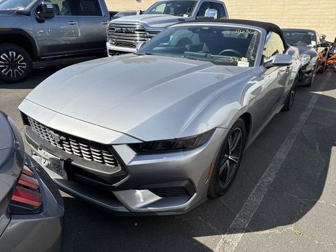Used 2025 Ford Mustang Convertible RWD image 4