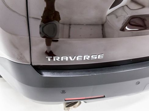 Used 2021 Chevrolet Traverse LT FWD image 5