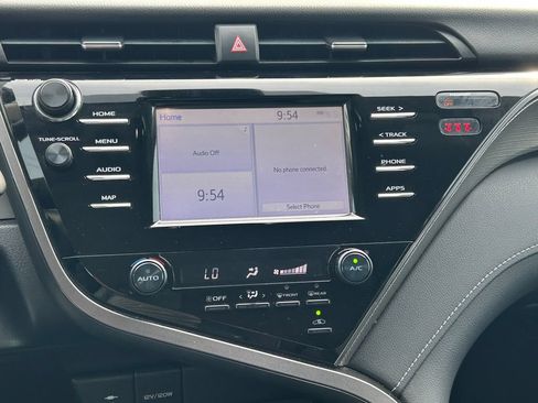 Used 2019 Toyota Camry SE FWD image 19