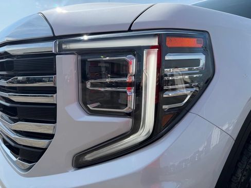 Used 2024 GMC Sierra 1500 SLT RWD image 9