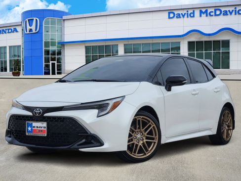 Used 2025 Toyota Corolla Hatchback image 1