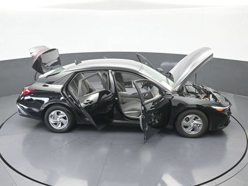 Used 2024 Hyundai Elantra SE FWD image 55
