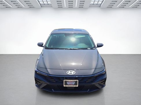 New 2026 Hyundai Elantra Limited FWD image 2