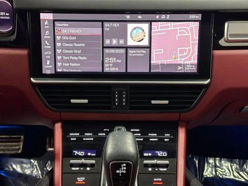 Used 2021 Porsche Cayenne S image 15