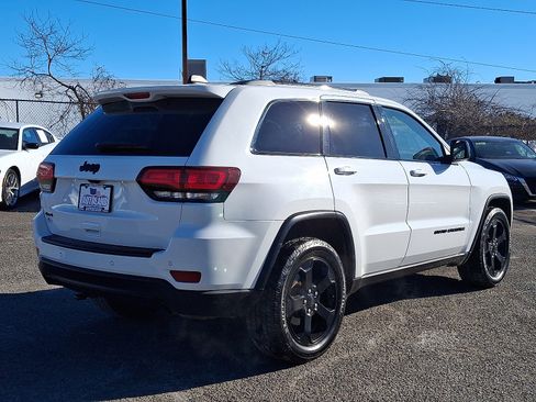 Used 2019 Jeep Grand Cherokee Laredo image 7
