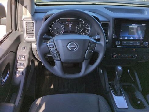 Used 2022 Nissan Frontier SV image 15