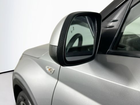 Used 2025 Hyundai Venue SEL image 16