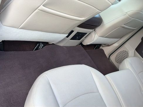 Used 2017 RAM 1500 Laramie w/ Convenience Group image 13