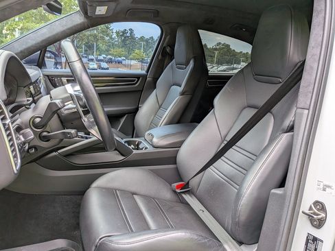 Certified 2023 Porsche Cayenne GTS AWD/4WD image 5