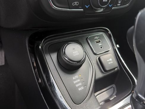 Used 2021 Jeep Compass Limited AWD/4WD image 11