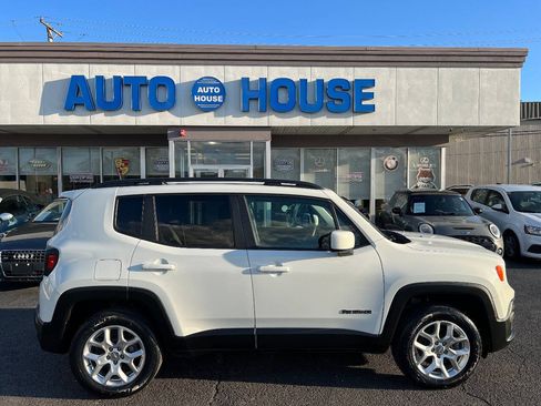 Used 2018 Jeep Renegade Latitude AWD/4WD image 9