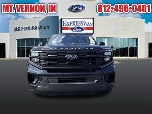 Used 2025 Ford Expedition Active AWD/4WD image 2