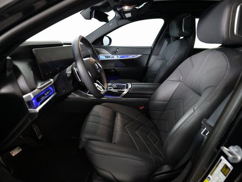 Used 2023 BMW i7 xDrive60 image 17