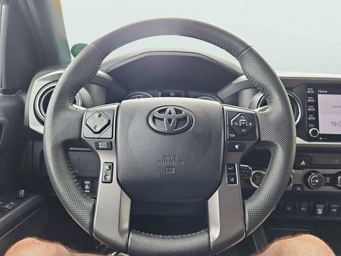 Used 2020 Toyota Tacoma TRD Off-Road w/ Technology Package AWD/4WD image 27