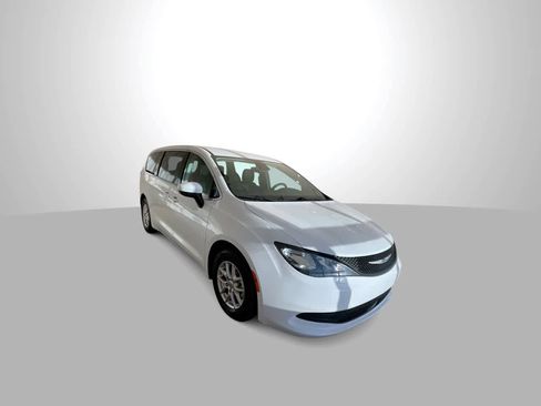 Used 2023 Chrysler Voyager LX FWD image 2