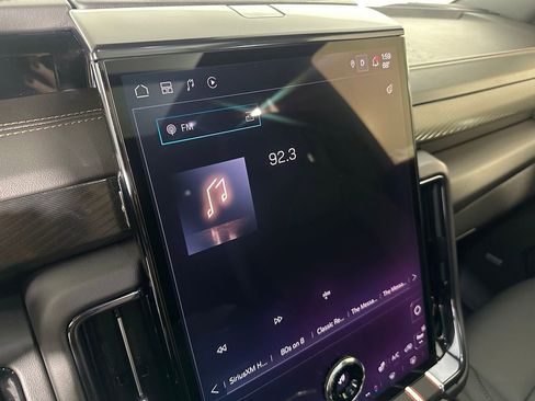 Used 2025 GMC Yukon AT4 w/ AT4 Premium Package image 18