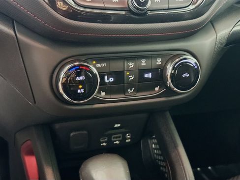 Used 2021 Chevrolet TrailBlazer RS w/ Sun and Liftgate Package AWD/4WD image 22