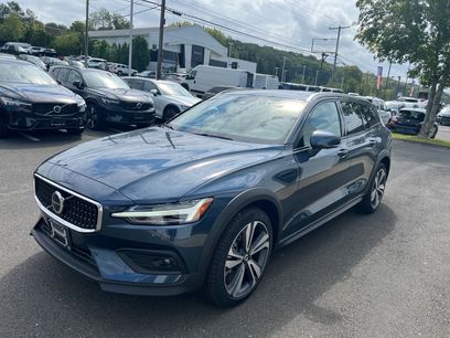 New 2026 Volvo V60 B5 Cross Country Plus w/ Protection Package Premier