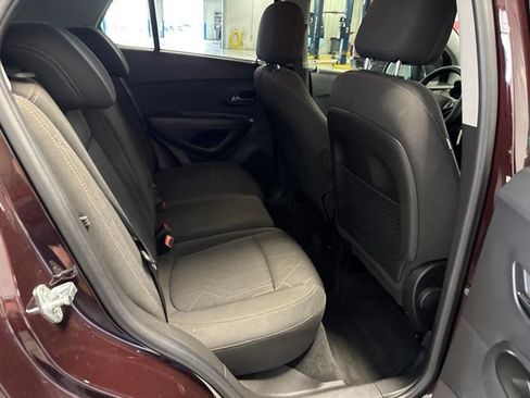 Used 2020 Chevrolet Trax LT FWD image 13