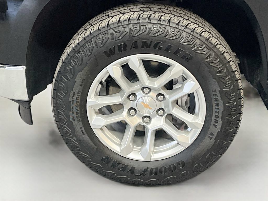 Used 2025 Chevrolet Silverado 1500 LT AWD/4WD image 31