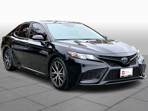 Certified 2022 Toyota Camry SE image 2