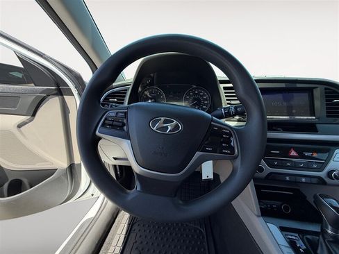 Used 2017 Hyundai Elantra SE FWD image 13