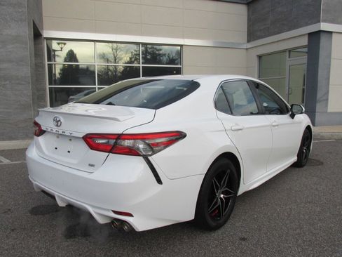 Used 2018 Toyota Camry SE image 11