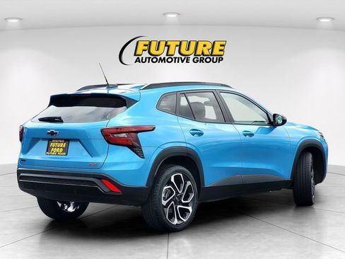 Used 2025 Chevrolet Trax RS w/ Driver Confidence Package FWD image 4
