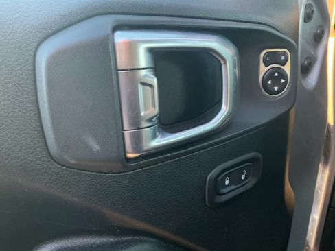 Used 2020 Jeep Wrangler Sport image 18