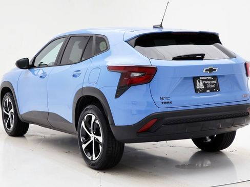 Used 2024 Chevrolet Trax RS w/ Sunroof Package image 7