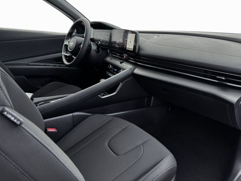 New 2025 Hyundai Elantra SEL FWD image 15