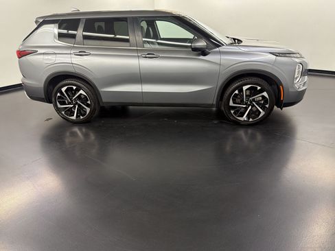 Used 2024 Mitsubishi Outlander SE AWD/4WD image 8