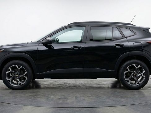 Used 2025 Chevrolet Trax LT FWD image 5