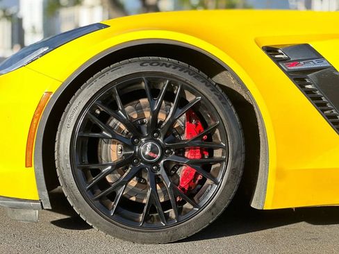 Used 2015 Chevrolet Corvette Z06 w/ 3LZ Preferred Equipment Group image 13