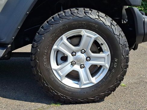 Used 2018 Jeep Wrangler Sport AWD/4WD image 8