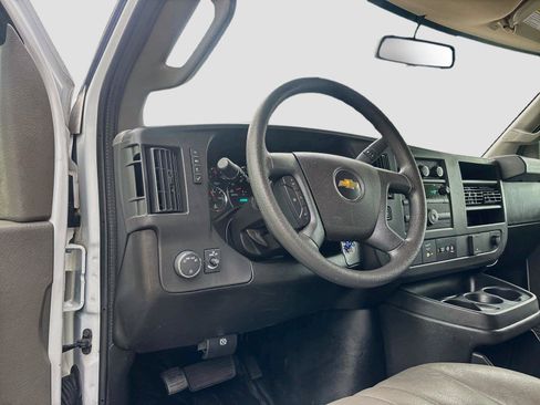 Used 2025 Chevrolet Express 3500 Extended w/ Driver Convenience Package RWD image 20