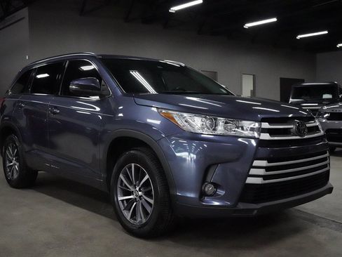 Used 2018 Toyota Highlander XLE FWD image 7